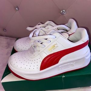 Kids sneakers